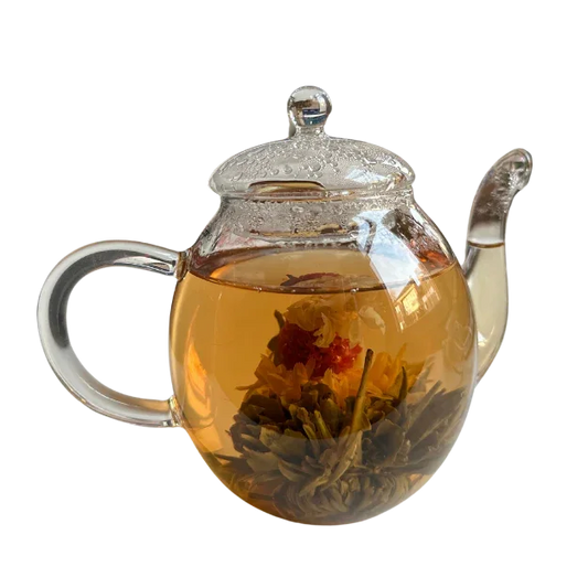 Glazen theepot met theebloem