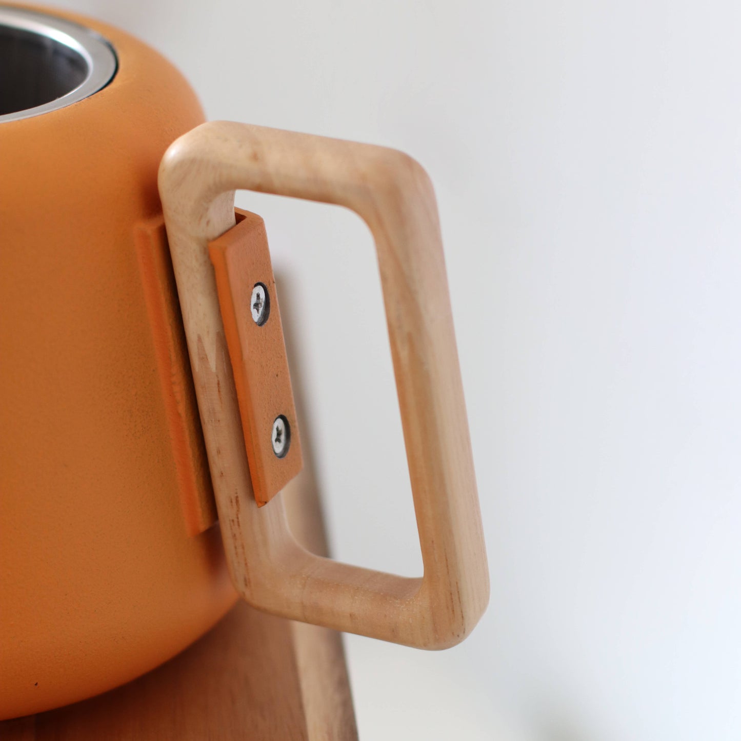 Geel gietijzeren theepot