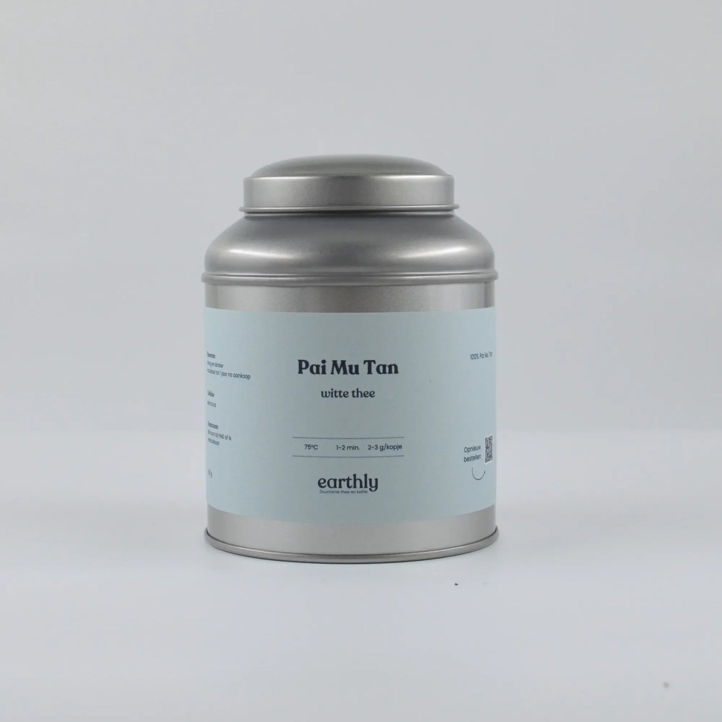 Zilverkleurige theeblik met lichtblauw etiket Pai Mu Tan witte thee van Earthly