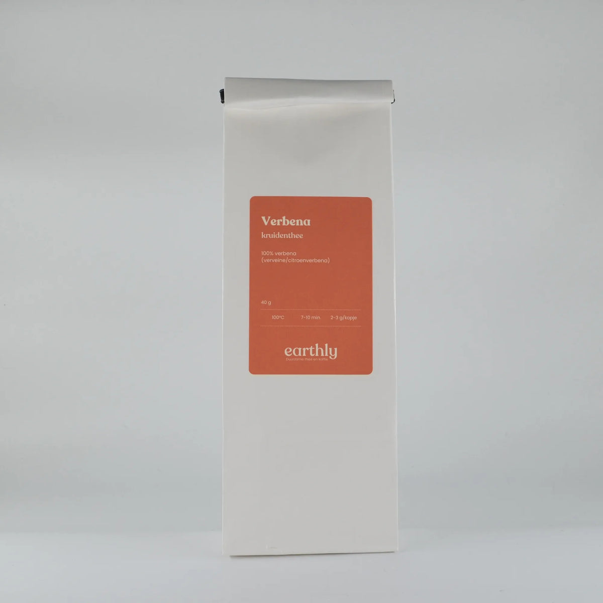 Witte verpakking biologische verbena kruidenthee van Earthly met oranje label