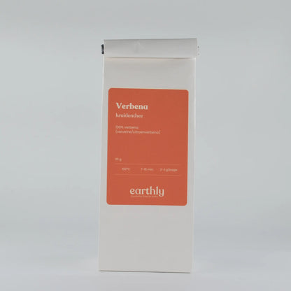 Witte verpakking met oranje etiket van verbena kruidenthee van Earthly met bereidingsinformatie