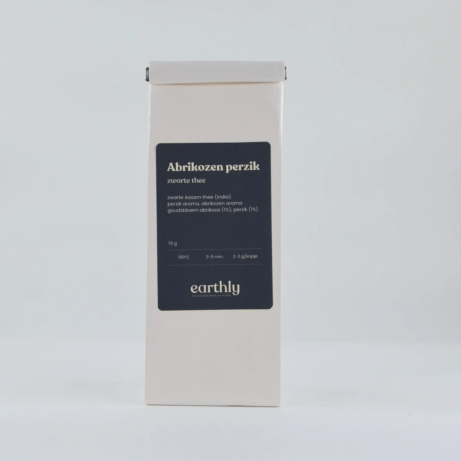 Witte verpakking zwarte thee Abrikozen perzik van Earthly met infotekst