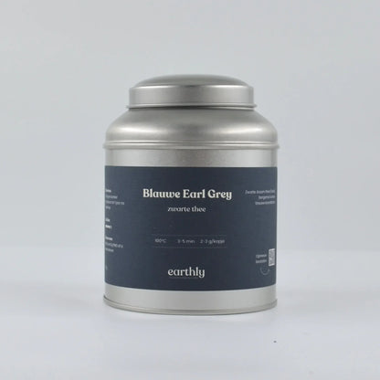 Zilveren theeblik met donkerblauw etiket van Blauwe Earl Grey zwarte thee van Earthly