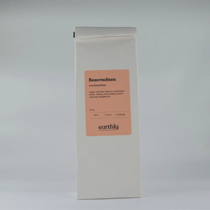 Witte verpakking bosvruchten vruchtenthee 200g van Earthly met ingrediënten en zetinstructies