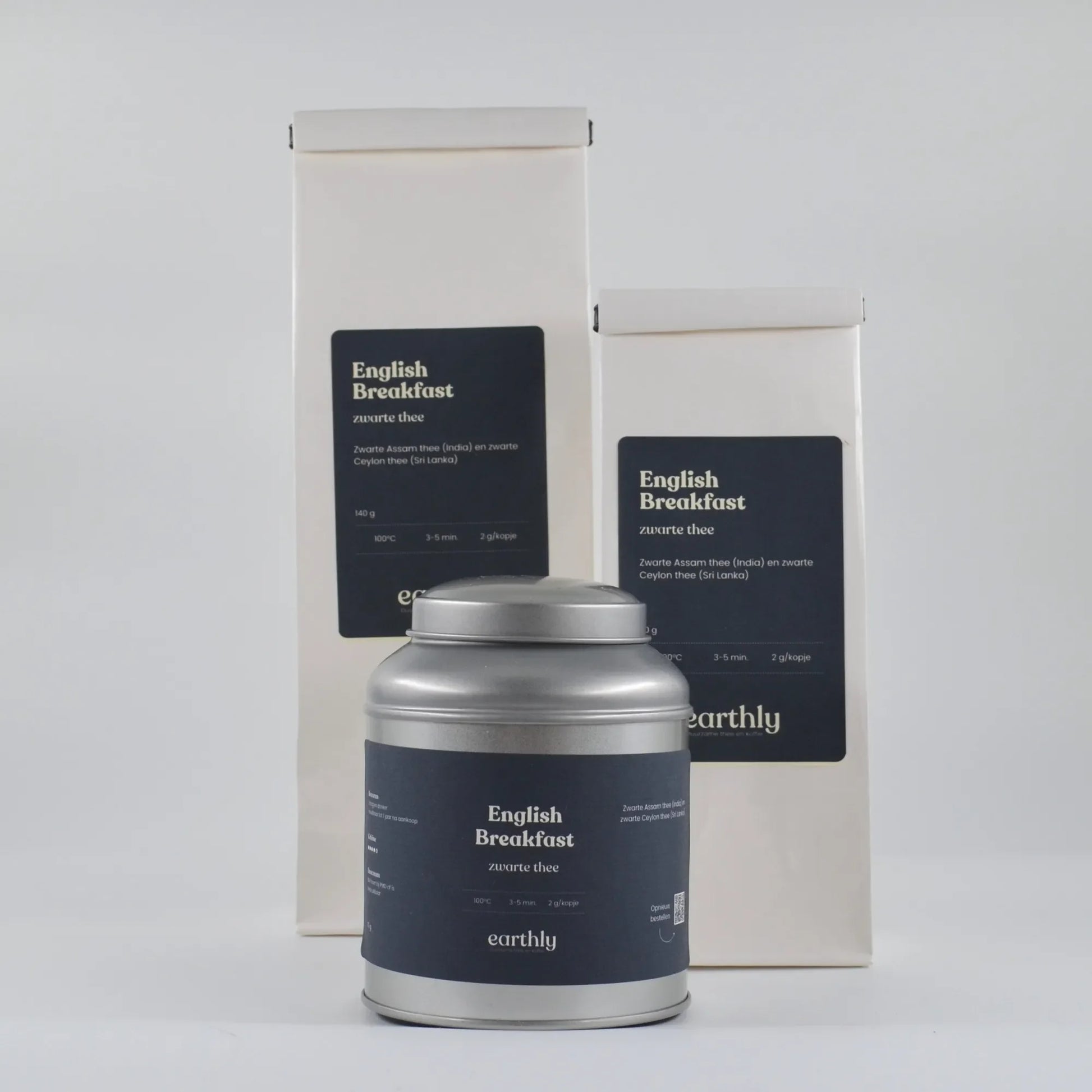 English Breakfast zwarte thee verpakkingen en blik van Earthly, Assam en Ceylon thee