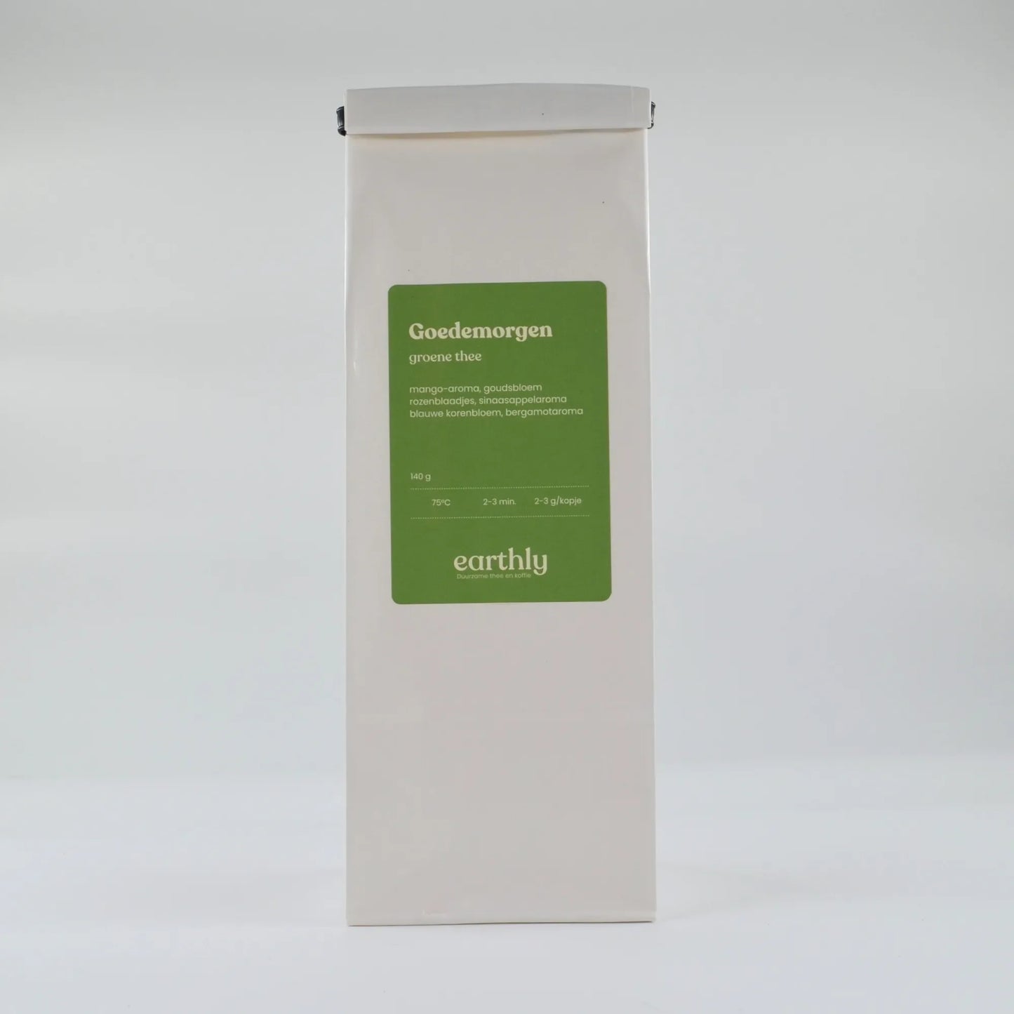 Witte verpakking groene thee Goedemorgen met groene label en aromatische ingrediënten