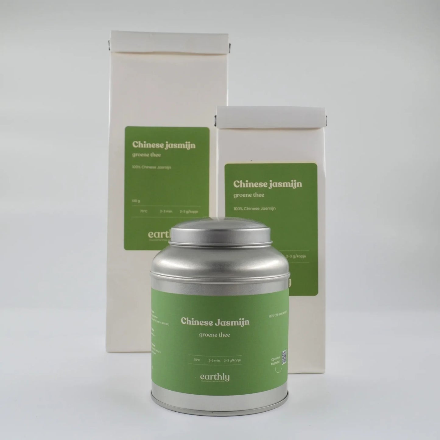 Chinese jasmijn groene thee verpakkingen en metalen theeblik van Earthly met groene etiketten