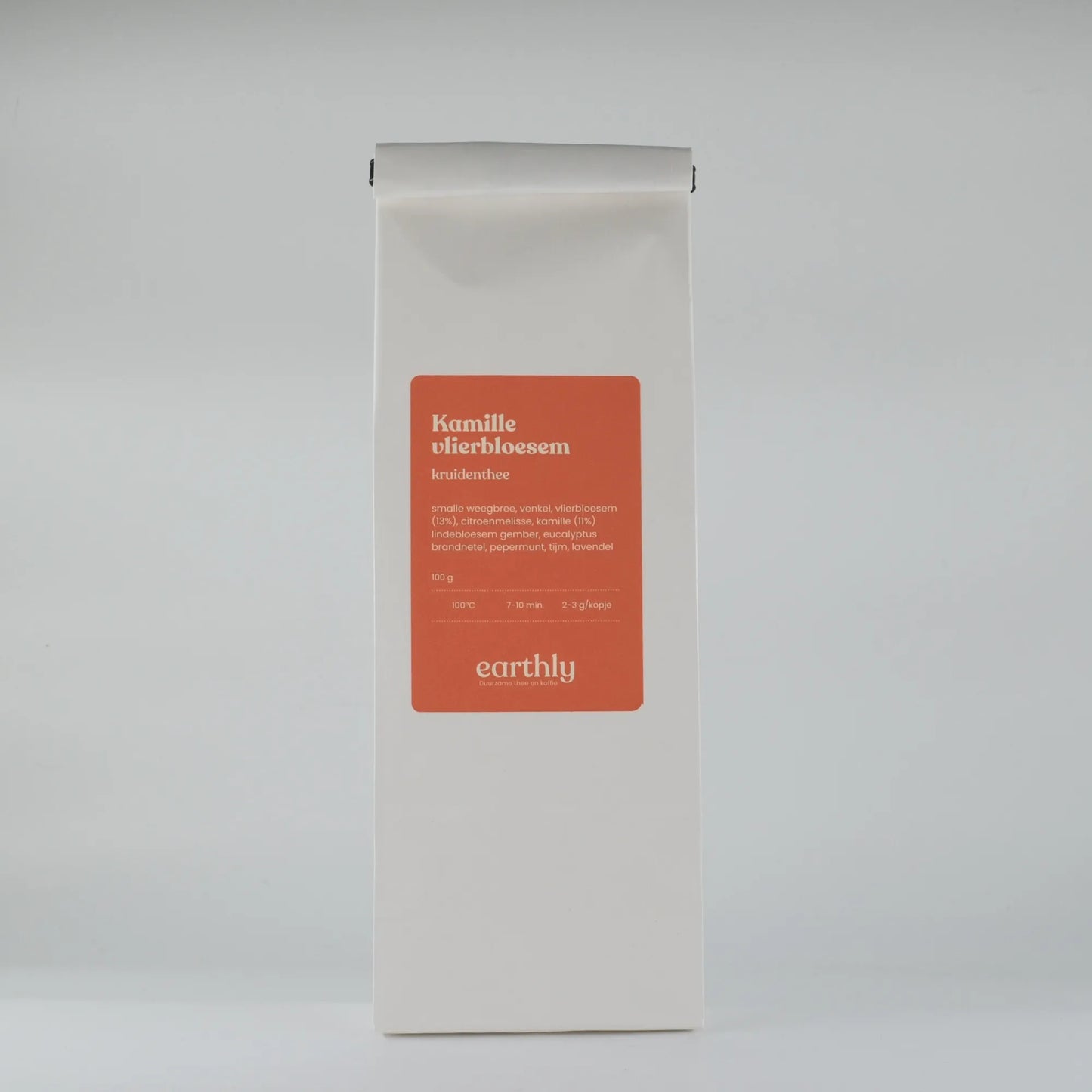 Witte verpakking kamille vlierbloesem kruidenthee van Earthly met ingrediënten en bereidingsadvies
