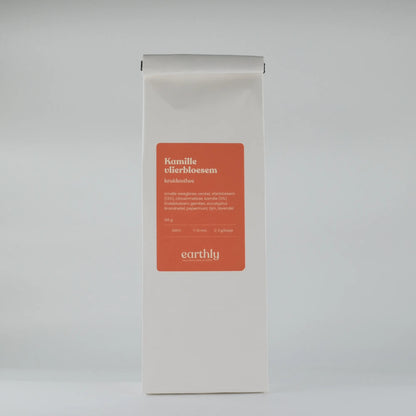 Witte verpakking kamille vlierbloesem kruidenthee van Earthly met ingrediënten en bereidingsadvies