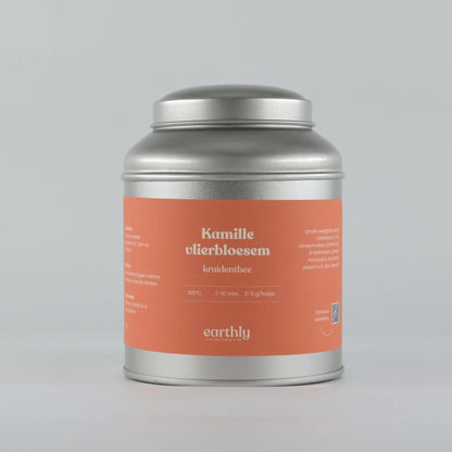 Zilveren blik met oranje etiket Kamille vlierbloesem kruidenthee van Earthly