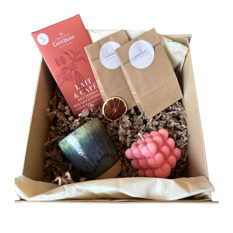 Cadeau moederdag thee, chocolade, kaars en mok