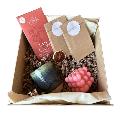 Cadeau moederdag thee, chocolade, kaars en mok