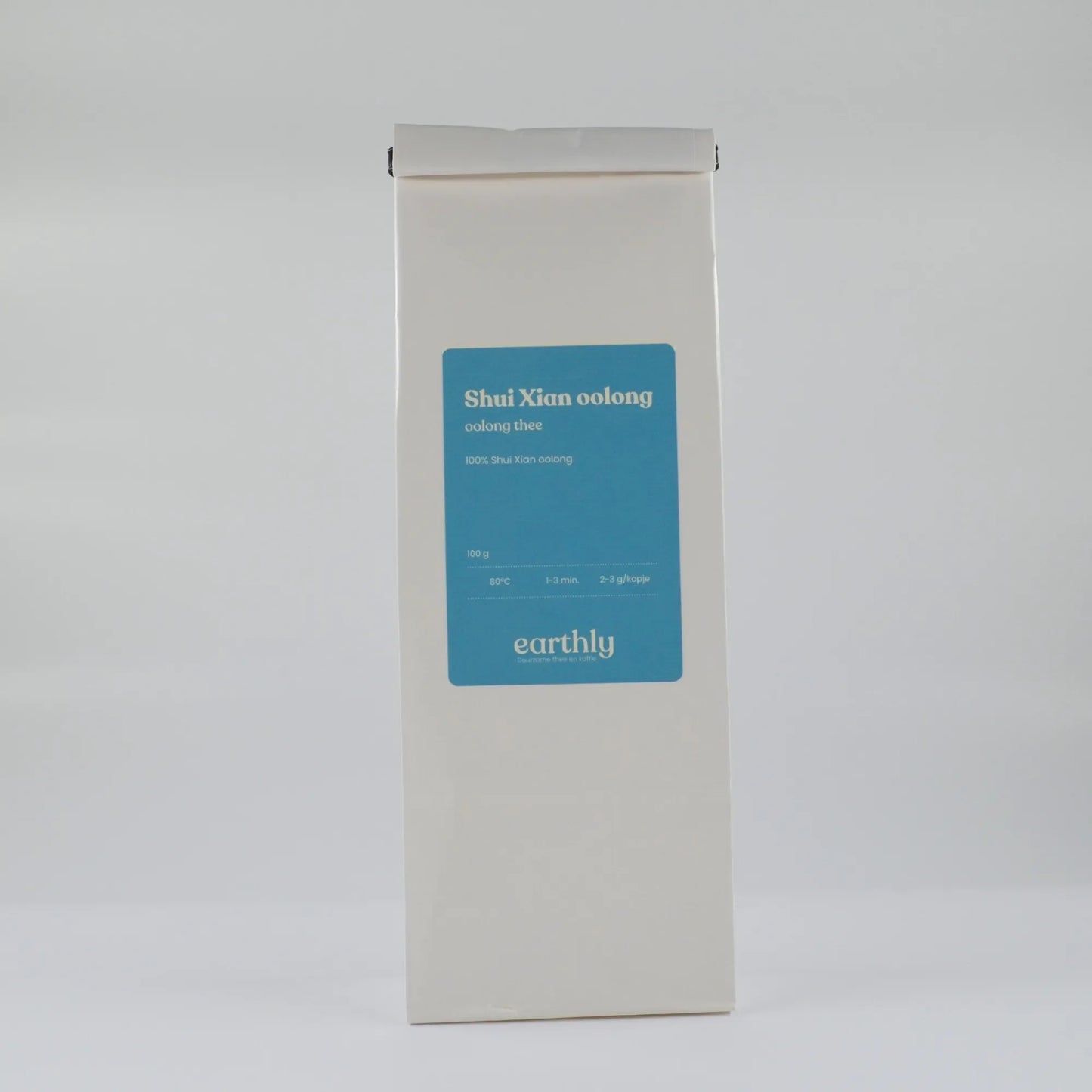 Witte verpakking met blauwe label van Earthly Shui Xian oolong thee 140g