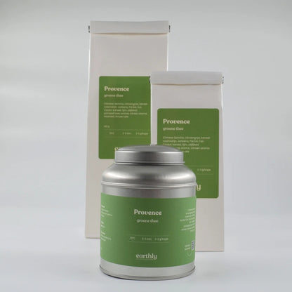 Provence groene thee verpakking van Earthly met blik en papieren zakken, groene labels en natuurlijke ingrediënten