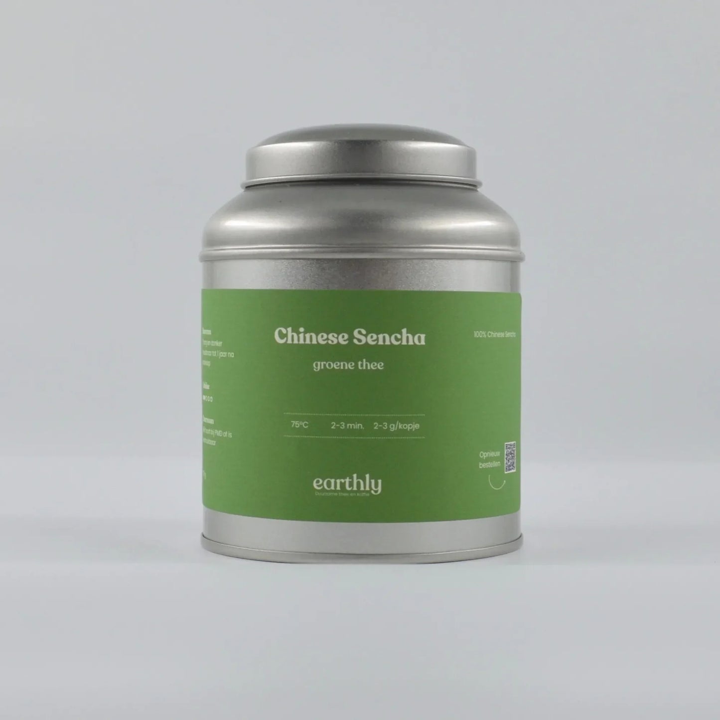 zilveren theeblik met groene label Chinese Sencha groene thee van Earthly
